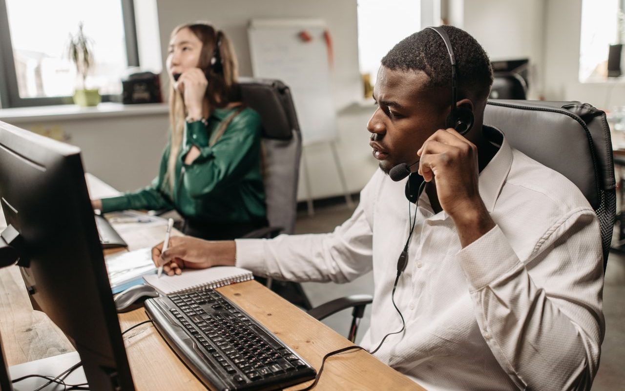 Agents at their stations on the Tawasul operations floor